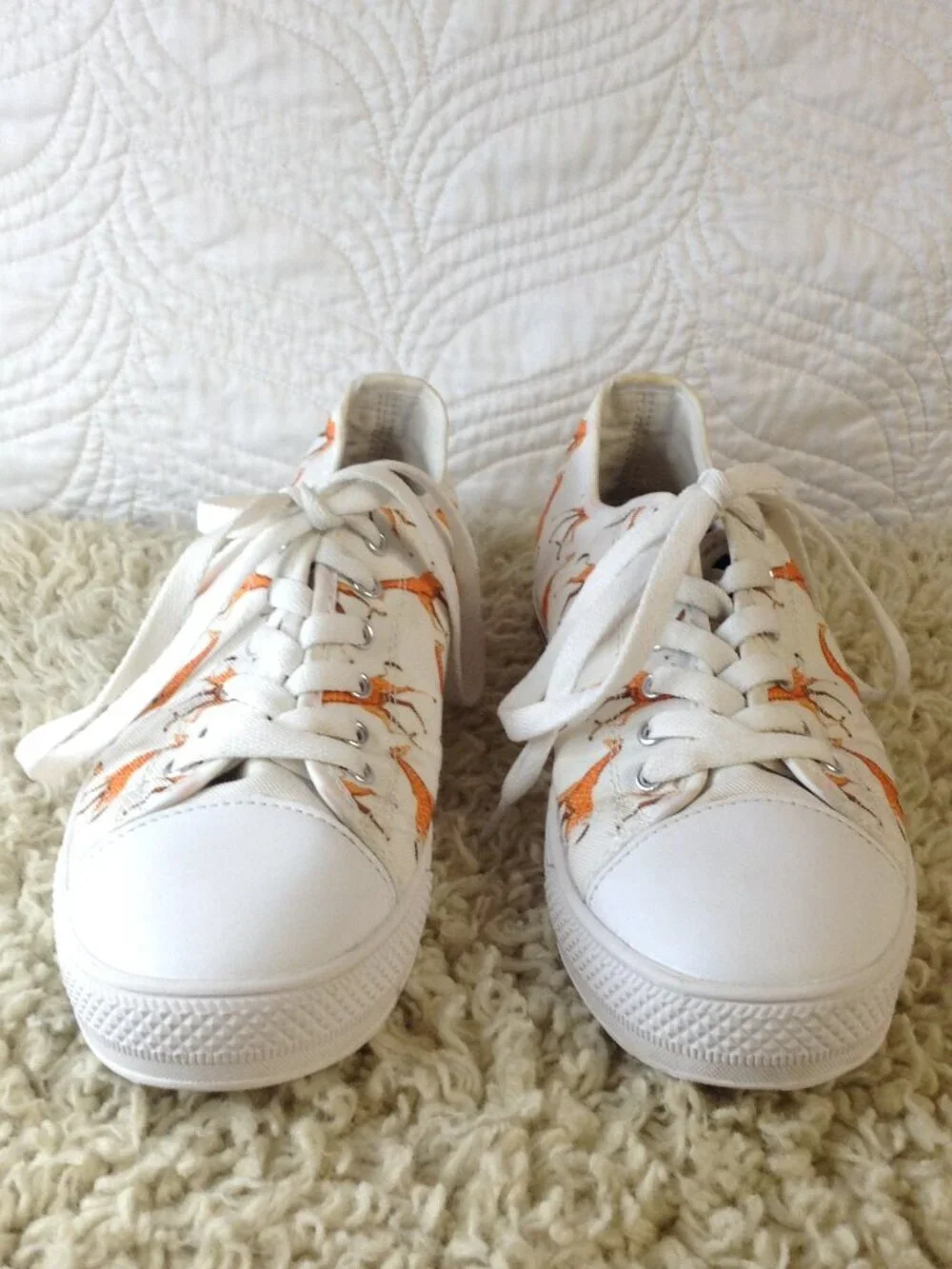 Like New Giraffe Canvas Sneakers W8 Unmarked similar to Chucks Outdoors Wildlife